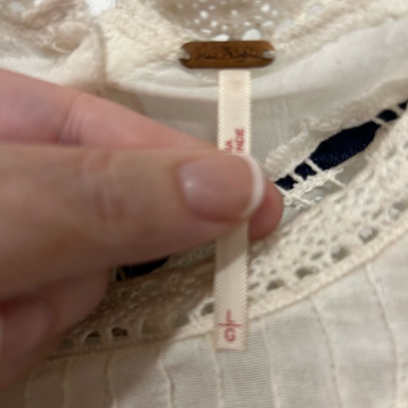 Free People pre-loved excellent condition lace top w. ribbon & embroidery Large - Picture 3 of 6
